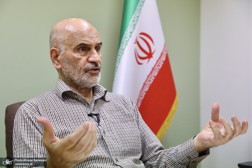 فرشاد مؤمنی: سیاست‌های ارزی به تضعیف تولید داخلی دامن می‌زند/ لزوم تغییر رویکرد در تصمیم‌گیری‌های اقتصادی